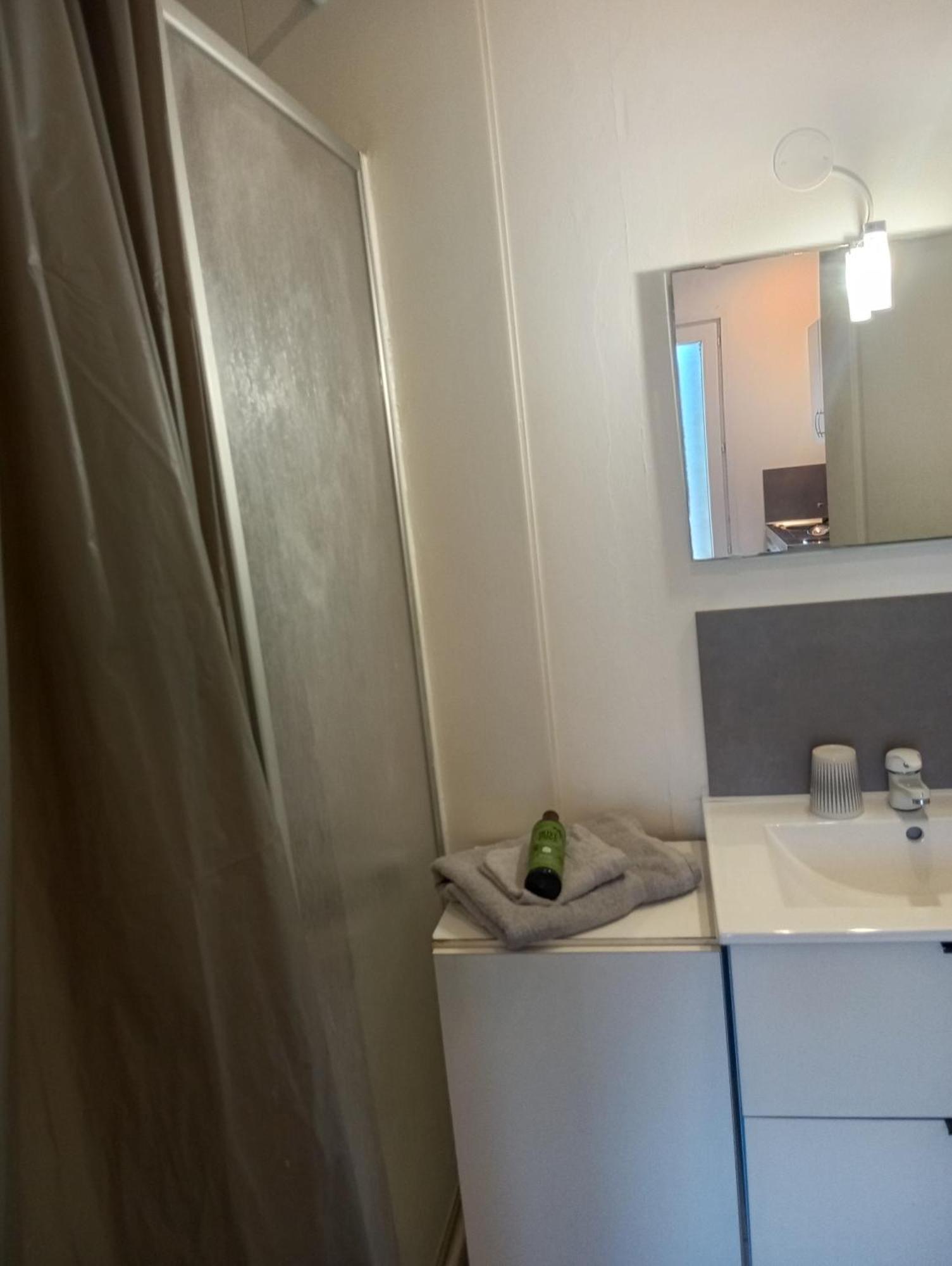 Studio De 14M2 Dans Une Maison Cagnes-sur-Mer Exterior foto