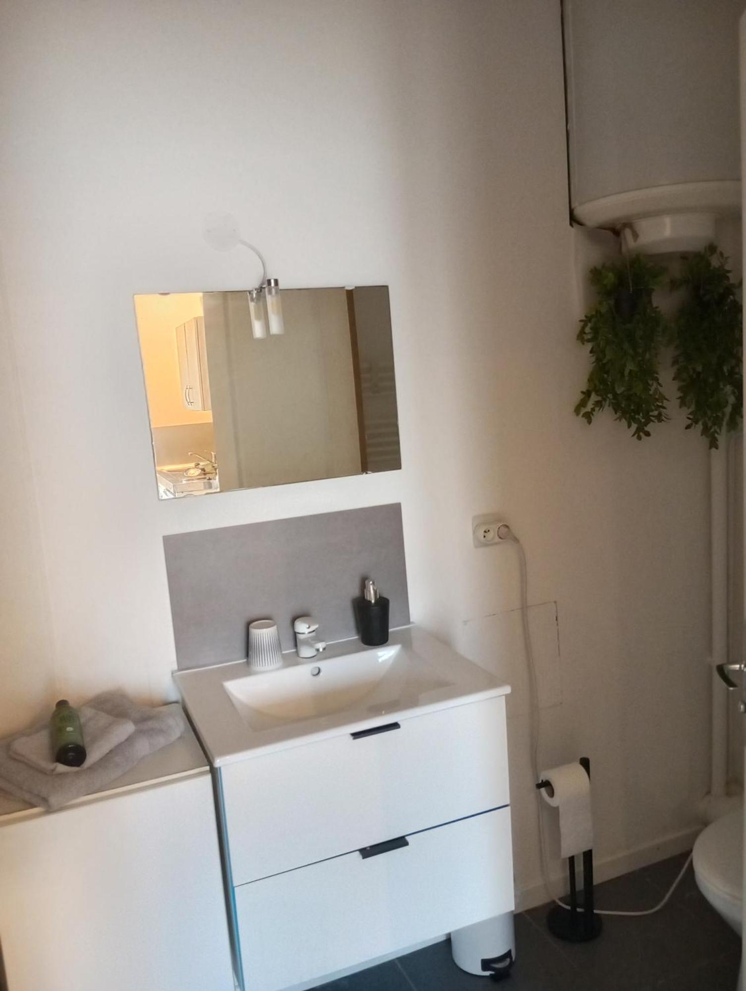 Studio De 14M2 Dans Une Maison Cagnes-sur-Mer Exterior foto